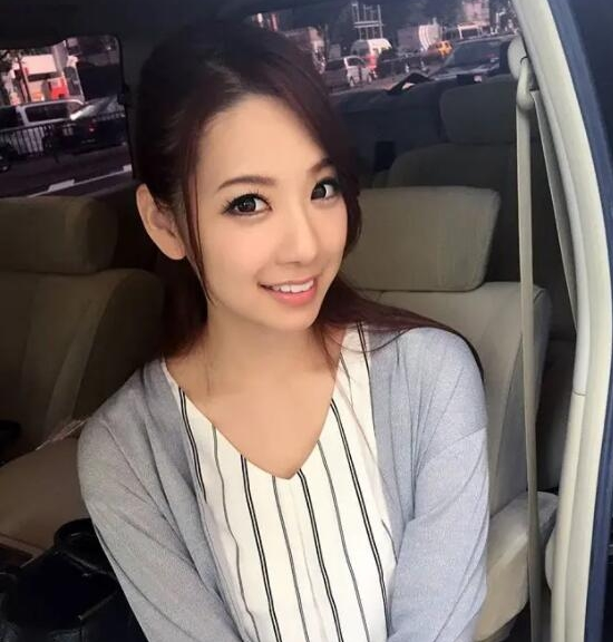 安斋拉拉ssis-269:安斋らら一面用双手按摩男人的性感带一面则是不停