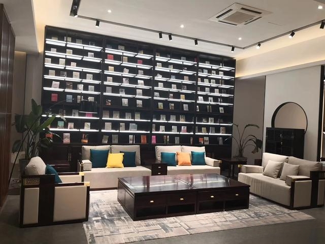 年轻人家里装修用全实木的家具会不会显老?