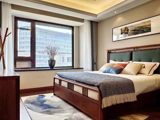 年轻人家里装修用全实木的家具会不会显老?