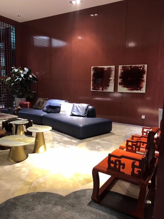 年轻人家里装修用全实木的家具会不会显老?