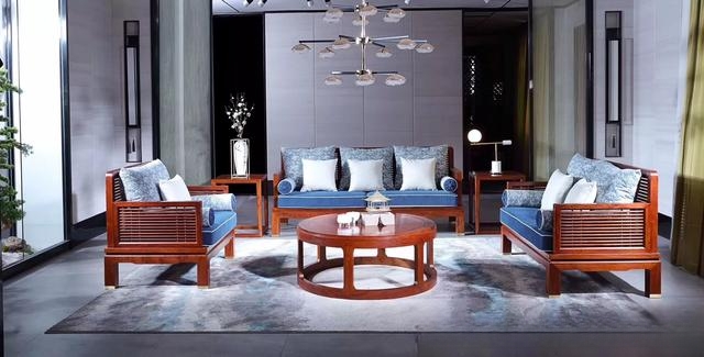 年轻人家里装修用全实木的家具会不会显老?