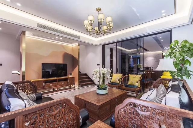 年轻人家里装修用全实木的家具会不会显老?